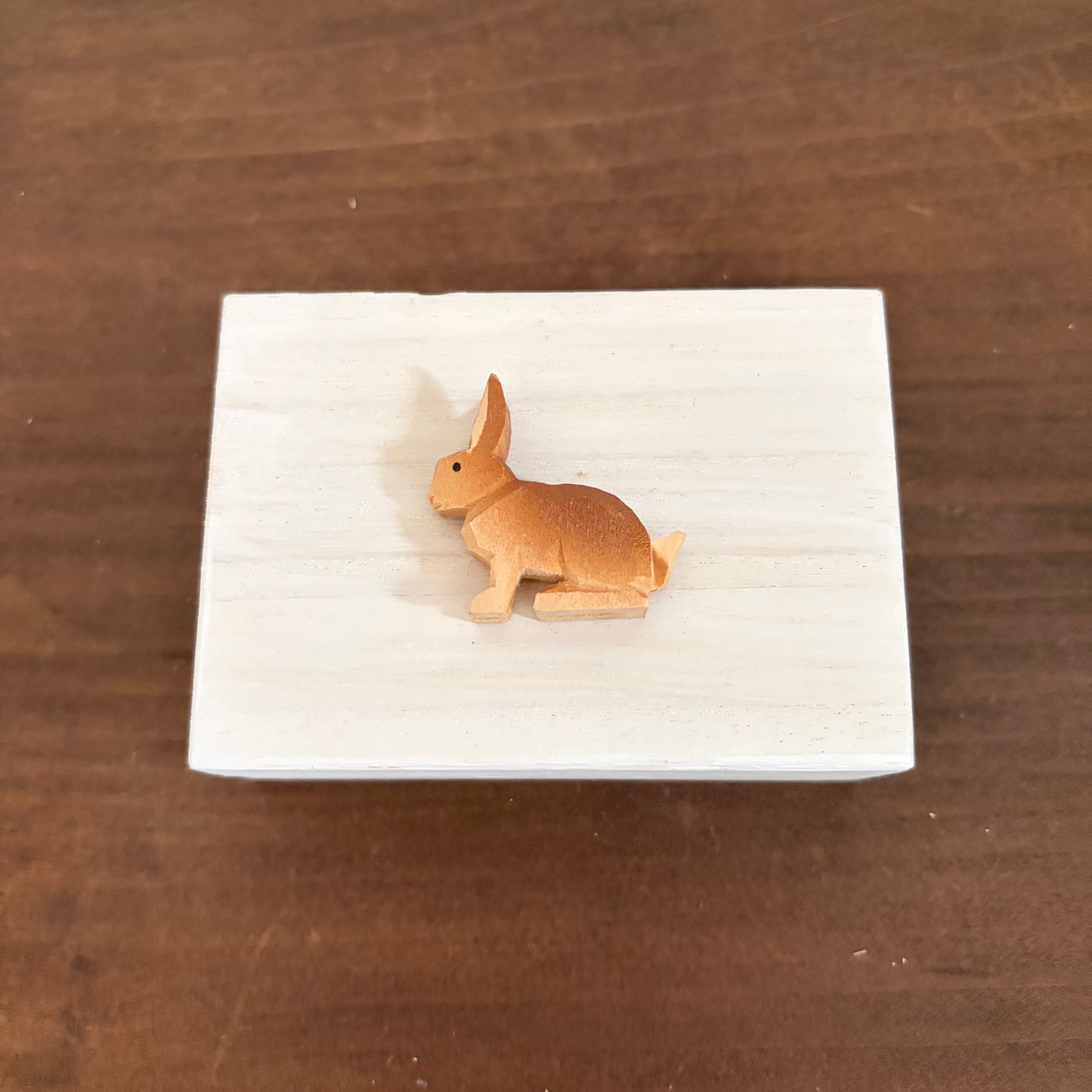 tsuitachiの木箱・木製の野ウサギ