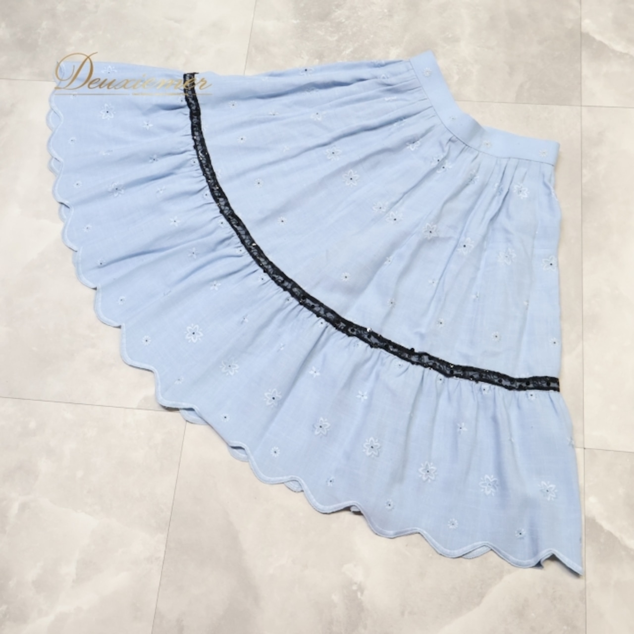 フォークダンス 衣装 スカート ブルー系 水色 黒 花柄 刺繍 チロリアン チロルスカート カントリースカラップ レース 爽やか 明るい おしゃれ かわいい ダンス衣装 イベント 練習 レッスン ブラック系