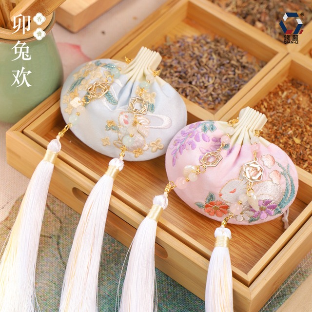 中秋刺繍の香嚢ウサギ
