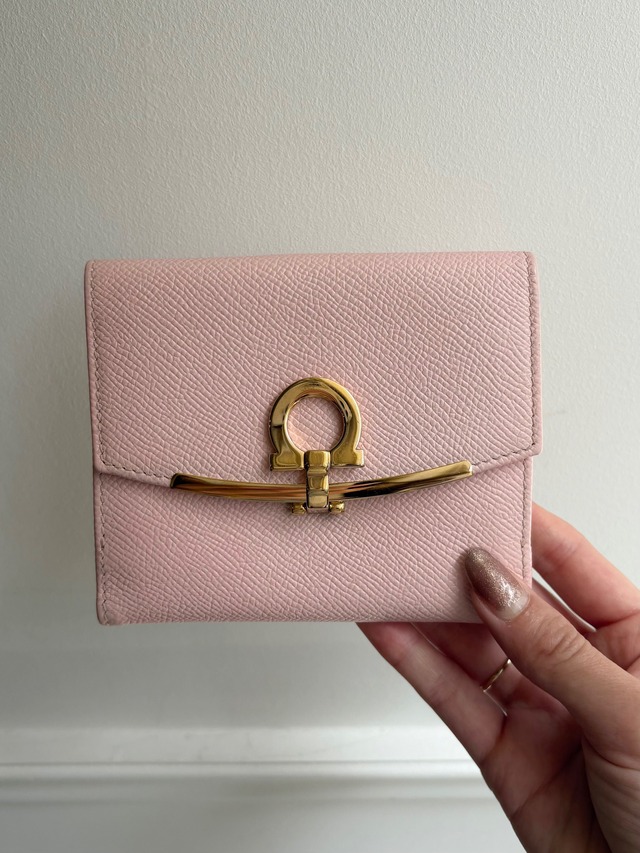 Salvatore ferragamo / vintage light pink gancini wallet.