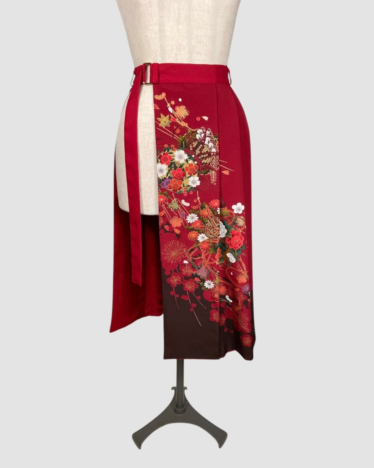 着物重ねスカート(振袖より制作) Kimono Overlay Skirt (Made of Furisode-Kimono)