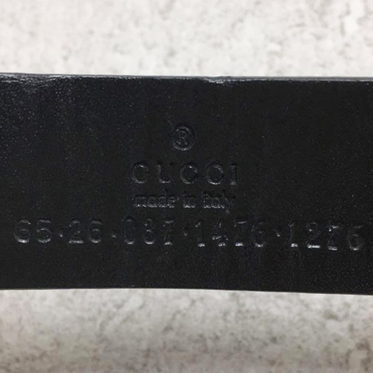 GUCCI(グッチ)ロゴ型押しベルト/ブラック