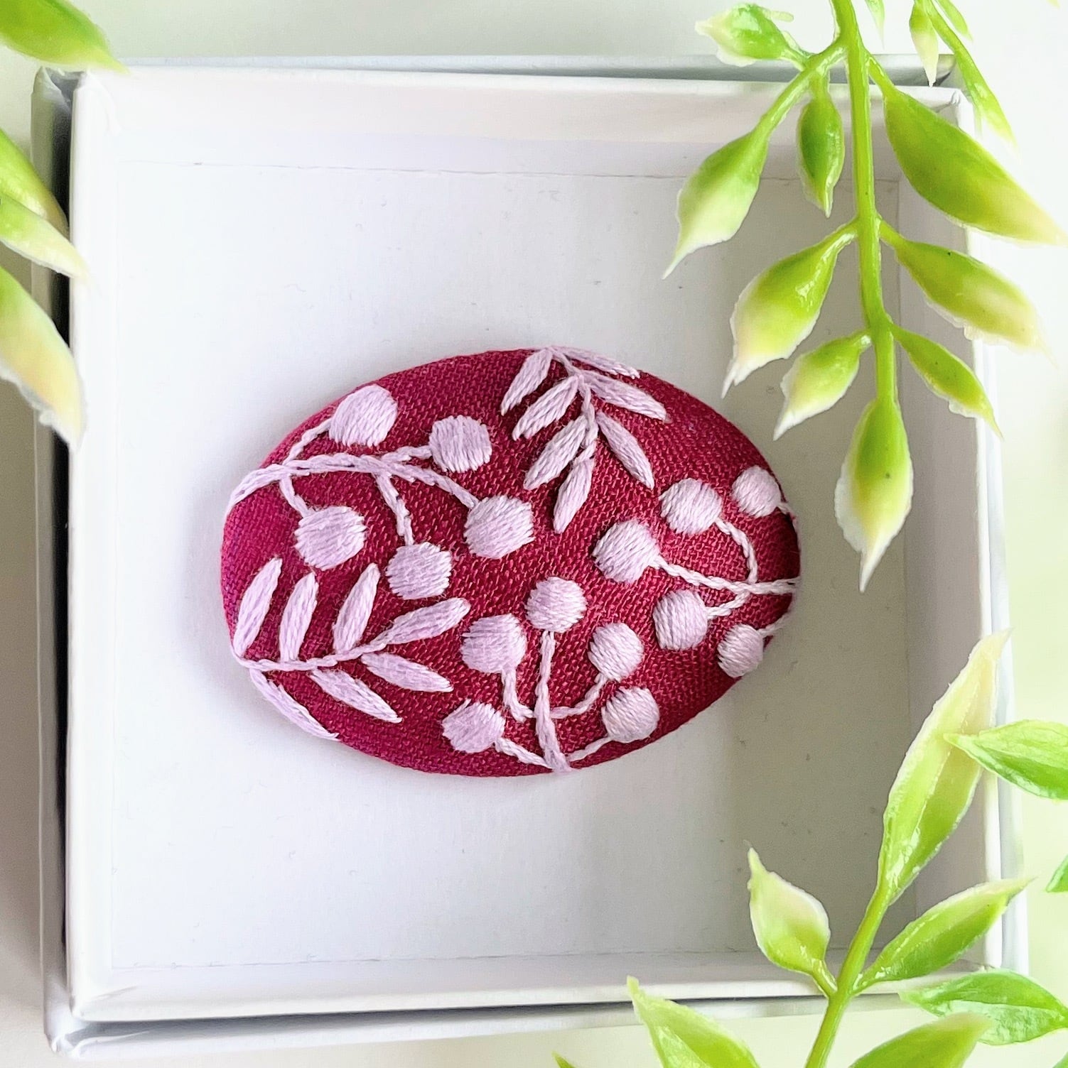 北欧風木の実の刺繍ブローチ【botanical】#276 | j.couture