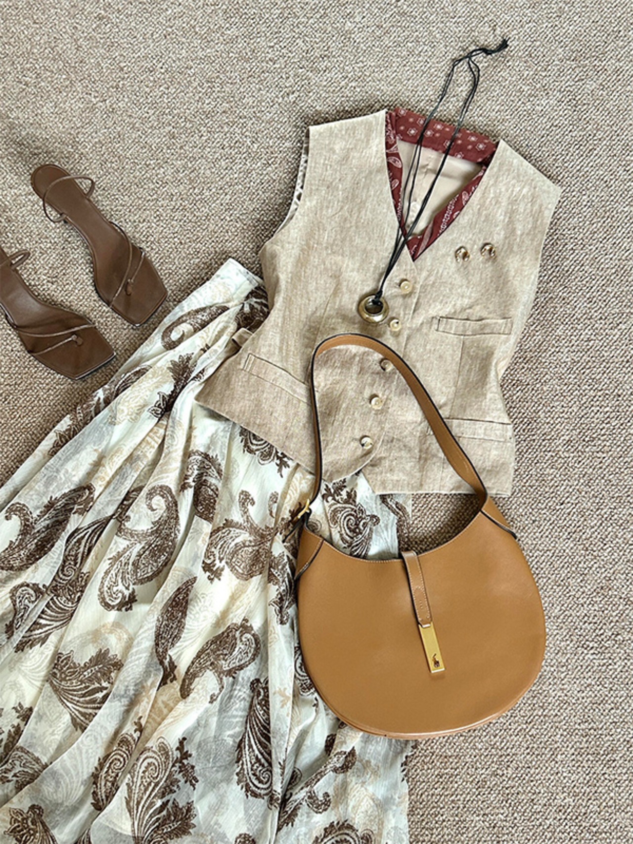 Vネックベスト＆ペイズリー柄セミフレアスカートのセットアップ W01294