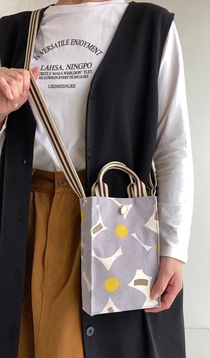 スクエアスマホショルダー（ナチュラルフラワー）