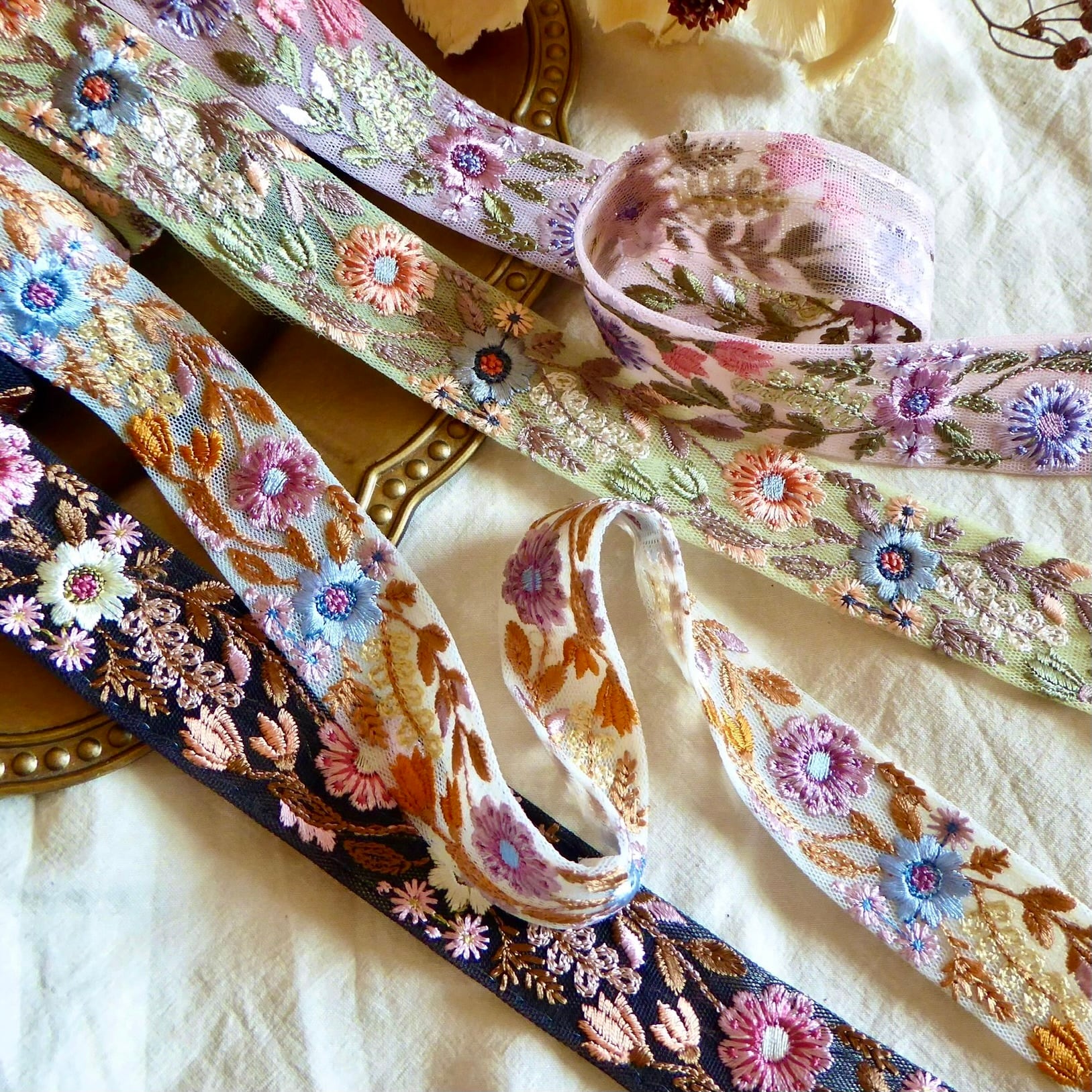 インド刺繍リボン　約3cm×2m 13本セット（413-425） 3cm幅 インド刺繍リボン | インド刺繍リボンカット売り「10cm ribbon」