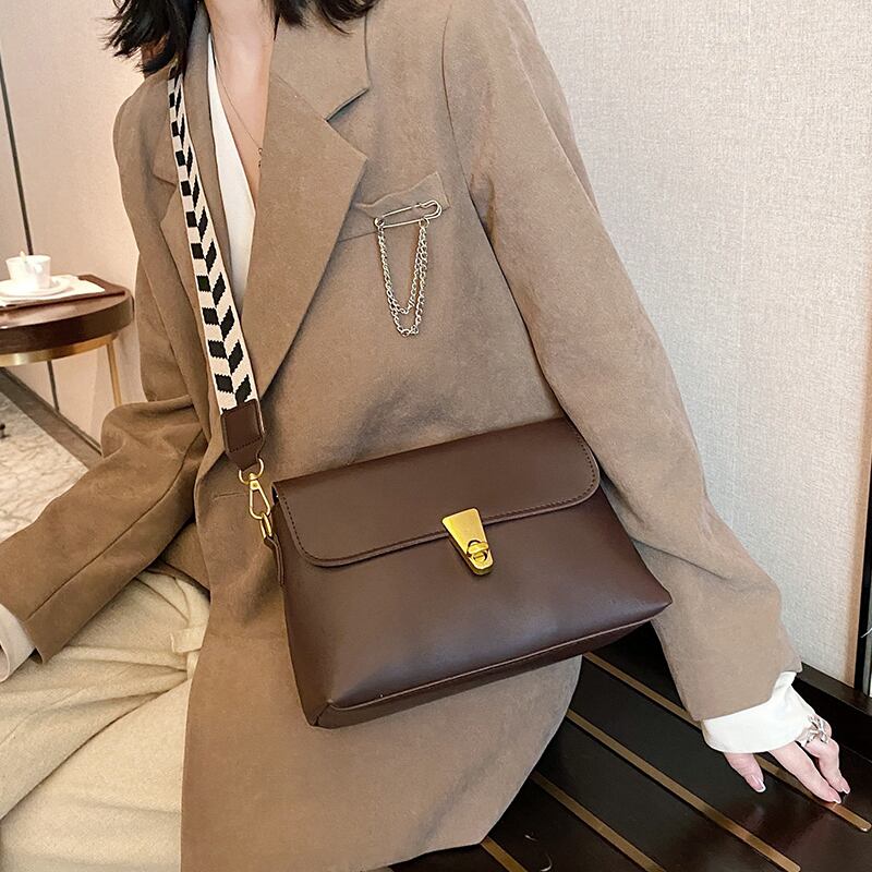 スタンダードレザーレッド レトロ スクウェア メッセンジャーバッグ Tiancai_Wing_Bag59847126173