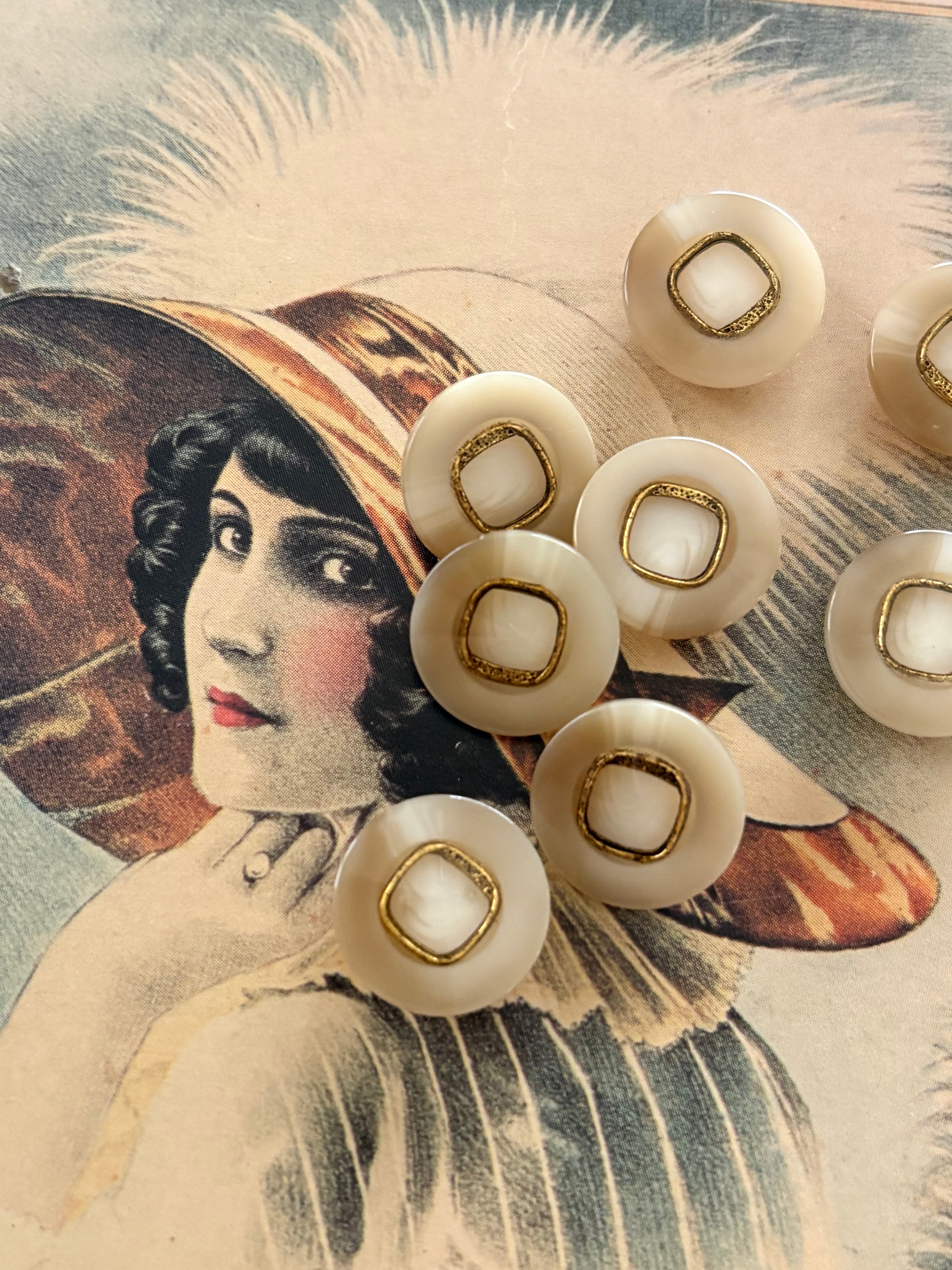 15mm Japanese Vintage ボタン エレガントベージュ×ゴールド マーブル調 樹脂ボタン 昭和レトロ アクセサリーパーツ 装飾材 カルトナージュ