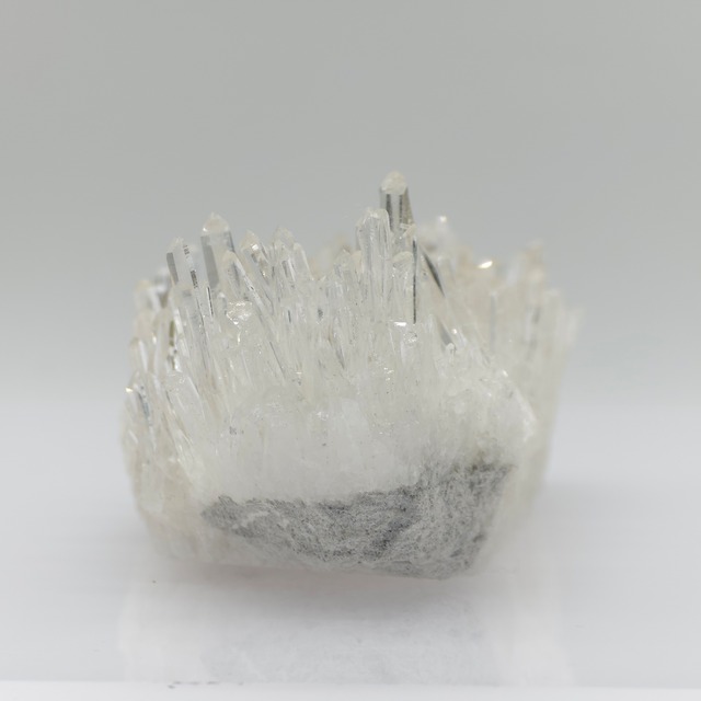 [高透明度]細水晶クラスター/ホワイト 30×88×44mm