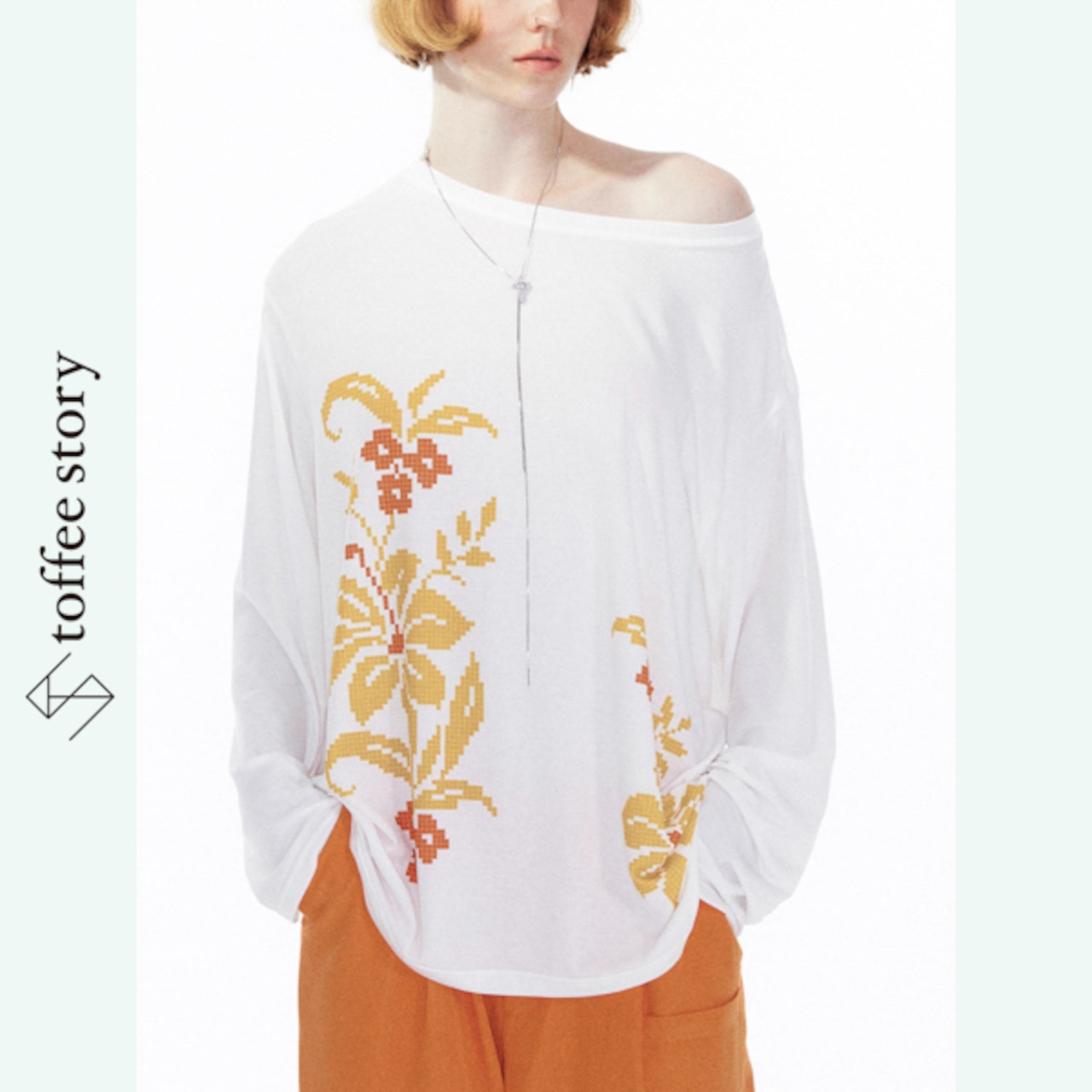 白地に咲く断片の花 オフショルダートップ 《B0008》