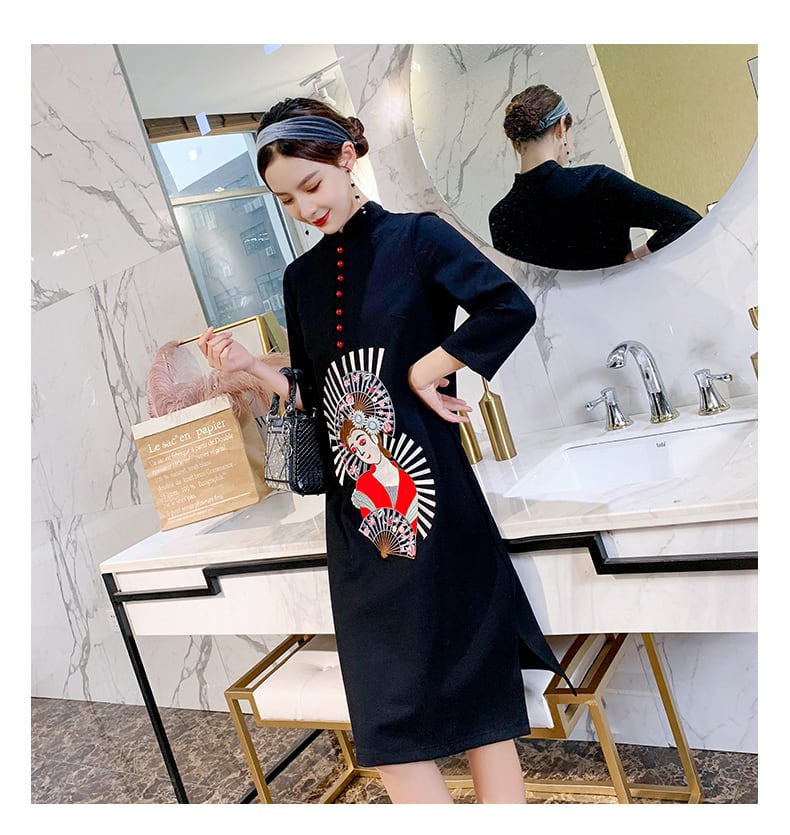 チャイナ風ワンピース 赤ボタン 個性的 スリット 大胆 エレガント 和風