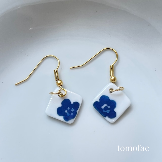 【波佐見焼】 【tomofac】【陶器ピアス】【梅の花】