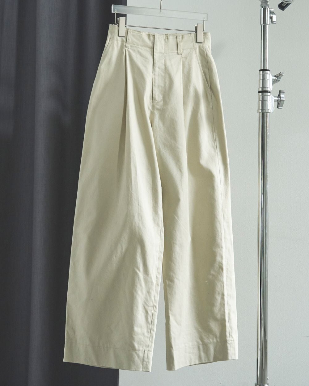 【新品】【 anuke 】Wide Chino Pants アイボリー anuke(アンヌーク) Wide Chino Pants | サウスオレンジ｜メンズ