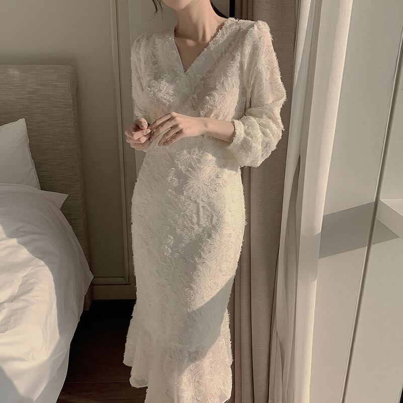 スカート ワンピース デート ワンピドレス 膝下 ミディアム丈 袖あり 長袖 ボリューム袖 パフスリーブ Vネック カシュクール 襟なし マーメイド ウエストマーク ハイウエスト 透け感 薄手 きれいめ 大人 上品 おしゃれ お洒落 レトロ こなれ感 セクシー エレガント とろみ感 花柄 春 秋 20代 30代 レディース 女性用 OL デート お出かけ パーティー ホテル レストラン ファッション コーデ スタイル モテ 体系カバー 美脚 脚長 サイズ S M L 色展開 黒 ブラック ベージュ