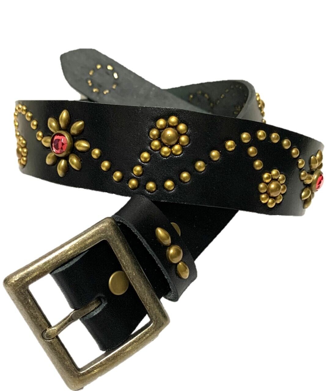 杤木レザーフラワー型スタッズベルト黒（ターコイズスポッツ）一枚革