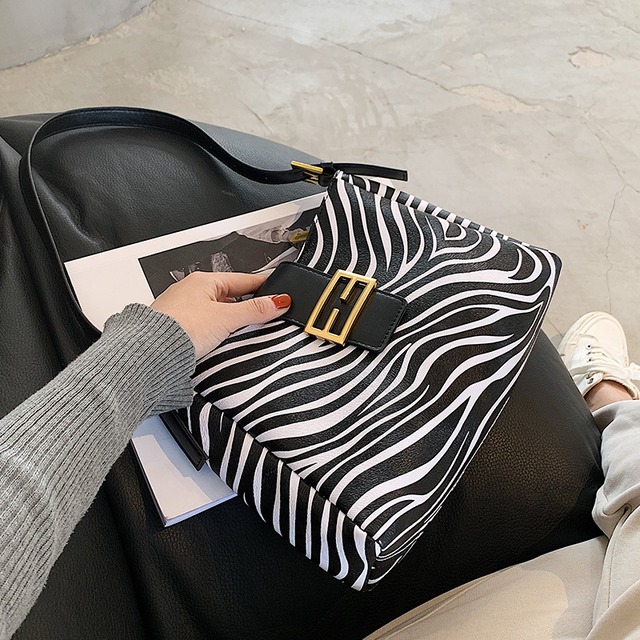 ゼブラパターンバッグレディースメッセンジャーフレンチアンダーアームバッグ2020新しいトレンディなニッチデザインハイエンドセンスショルダーバッグレディースバッグ Tiancai_Wing_Bag32688997353