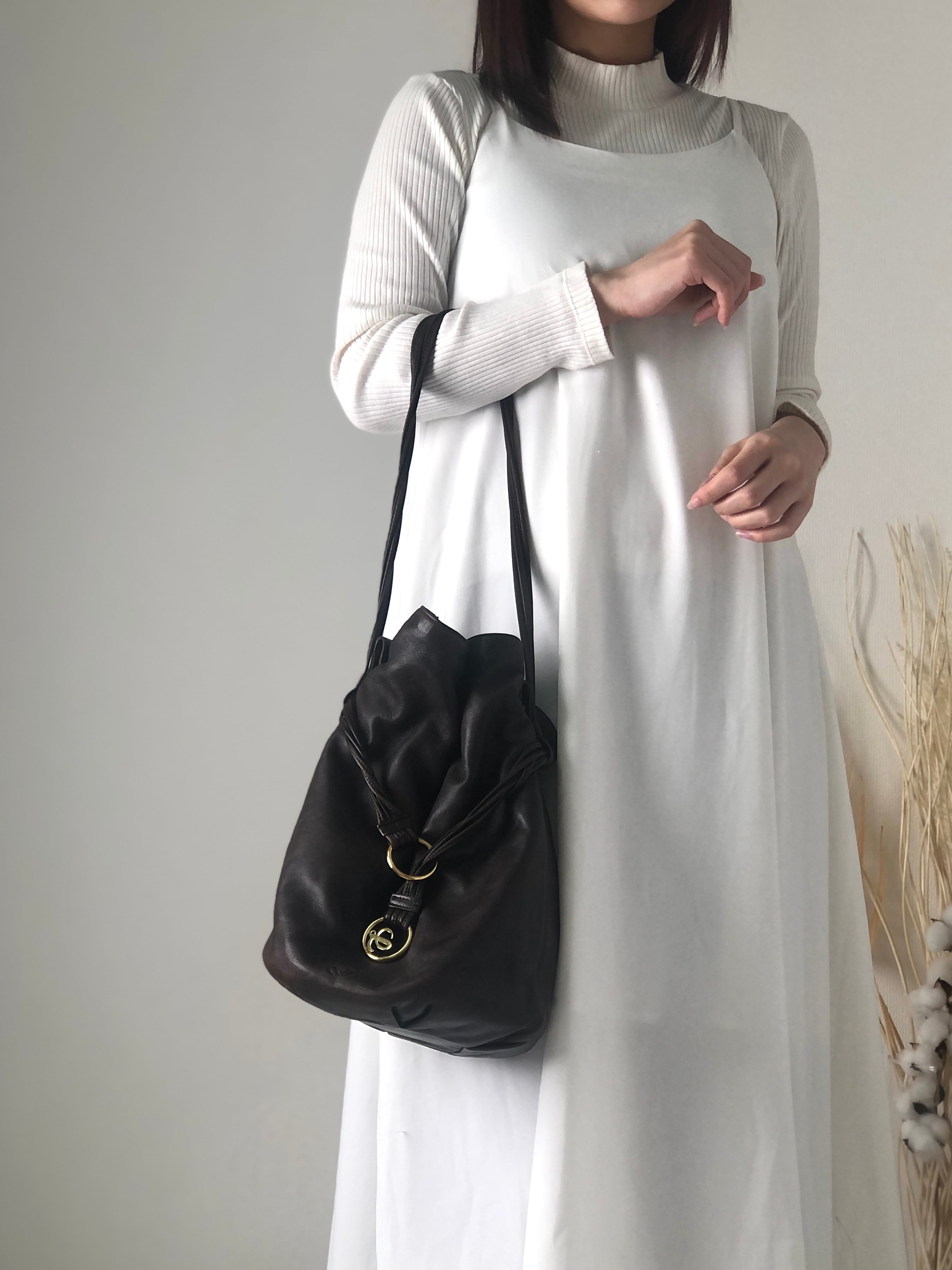 LOEWE ロエベ アナグラム レザー 巾着 ショルダーバッグ LOEWE ロエベ アナグラム レザー 巾着 ショルダーバッグ