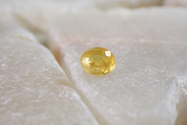 イエローサファイア　0.71ct　[D10‐1]