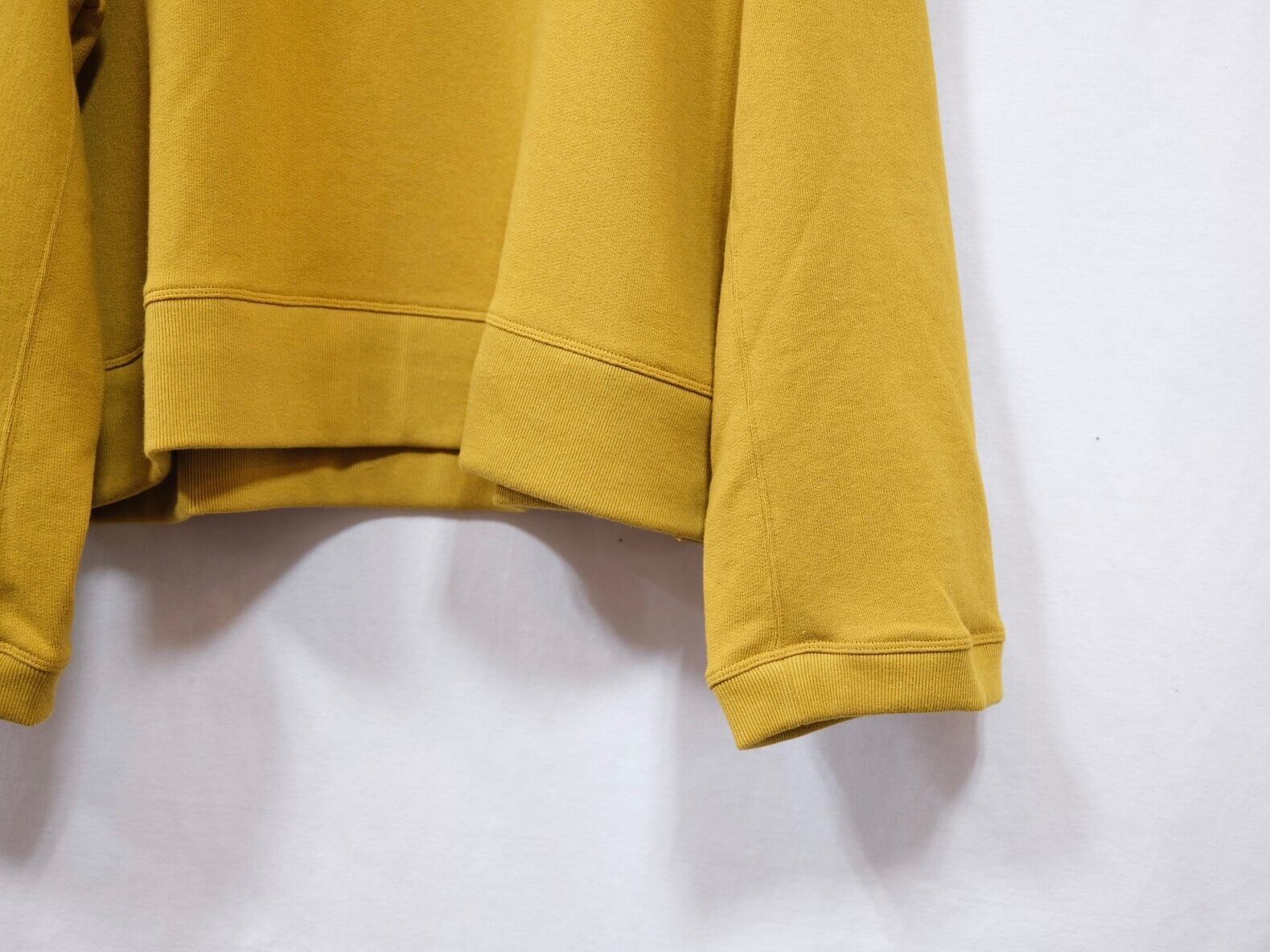 Ka na ta”sea stand sweat yellow” | Lapel online store