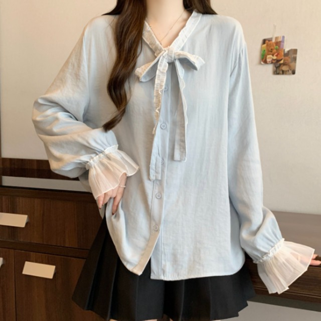 【送料無料】 ブラウス 2色 30代 40代 女性用 レディース デコラティブ 長袖 フレア袖 フレアスリーブ フレアカフ Vネック Aライン フレア リボン レース 薄手生地 無地 かわいい 大人可愛い 大人女子 こなれ感 シンプル カジュアル 大人 上品 おしゃれ お洒落 ラフ コンサバ エレガント フェミニン ガーリー シック デート お出かけ お茶会 女子会 休日 授業参観 春 着回し プチプライス カラバリ デイリーユース 普段使い ファッション コーデ スタイル 楽ちん 定番アイテム