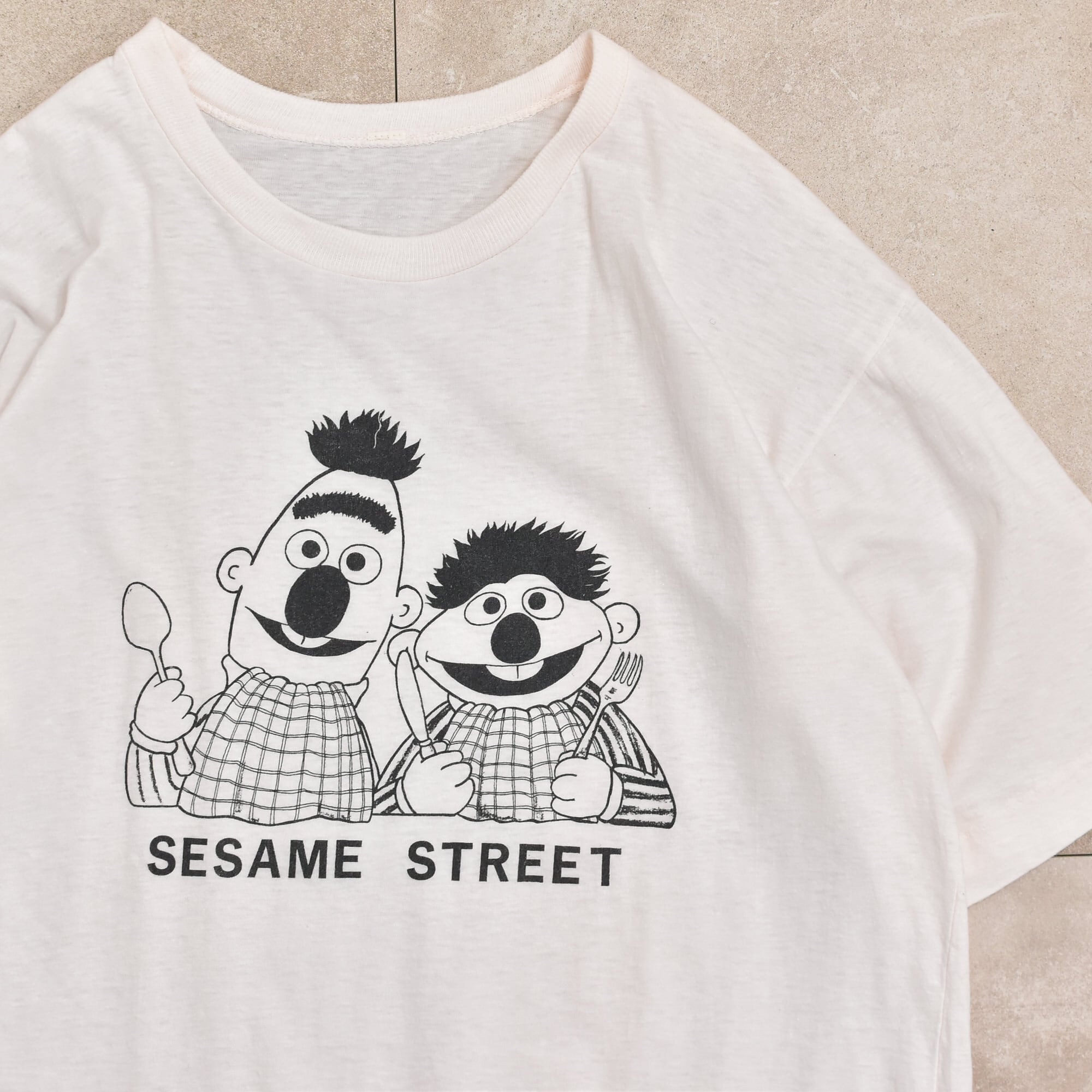 80～90s SESAME STREET Bert & Ernie T-shirt | 古着屋 grin days