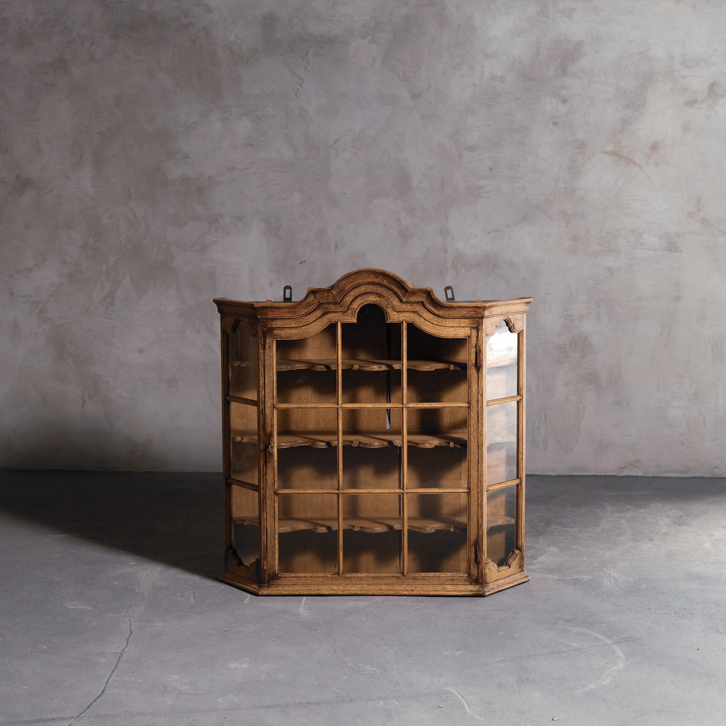 ショーケース/ウォールショーケース/ディスプレイショーケース/壁掛け/ガラスキャビネット/ガラス/空間装飾/スタジオ/店舗什器/コレクション/優美