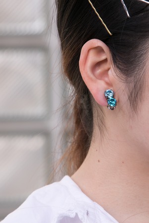 【Run Rabbit Run Vintage 】Blue glass earring