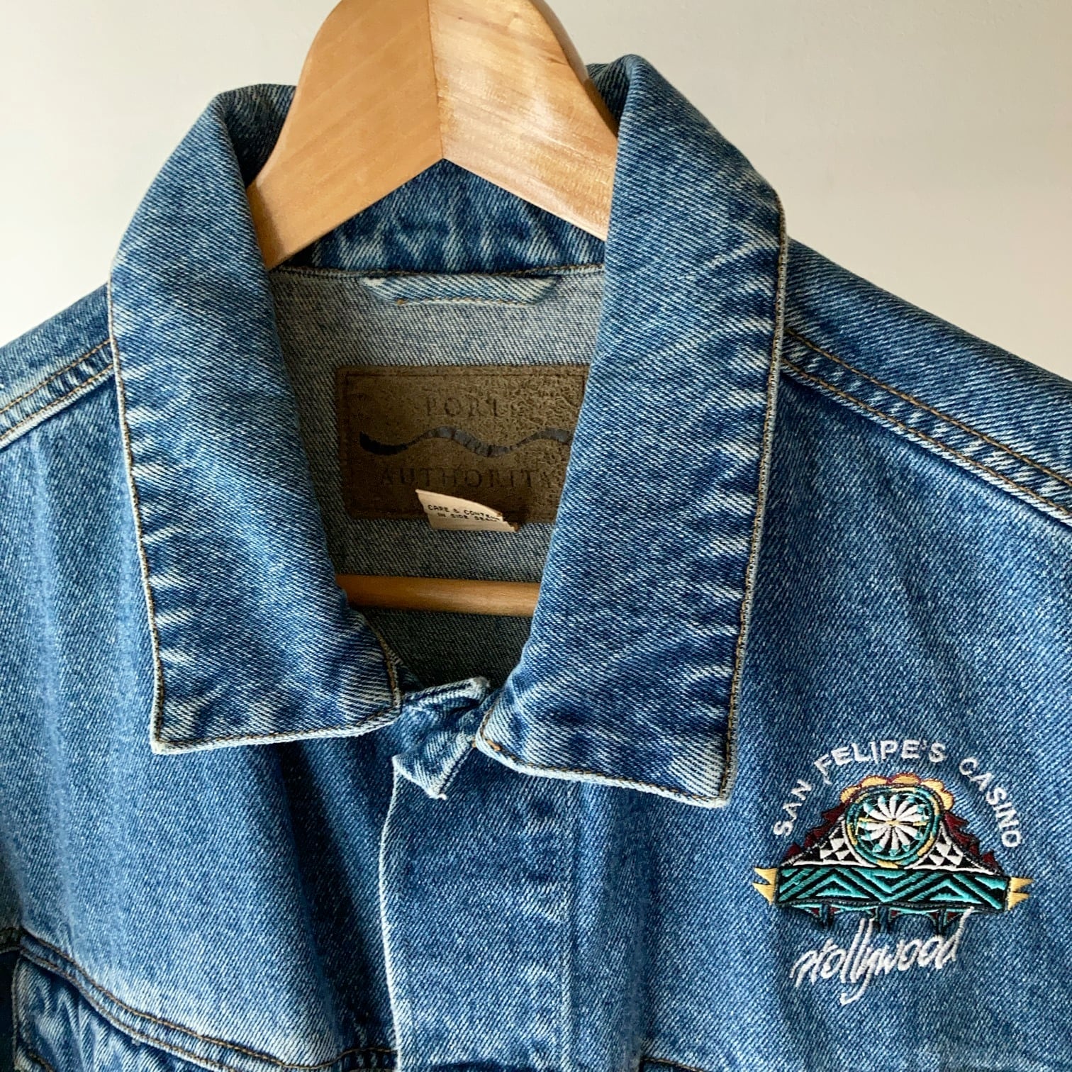 カジノ刺繍入りデニムジャケット ゆるめサイズ【0212A46 カジノ刺繍入りデニムジャケット ゆるめサイズ【0212A46