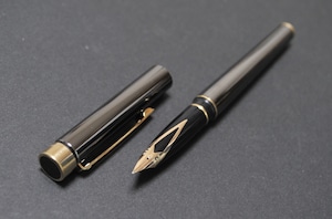 1996　シェーファー タルガ １０６７ メタリック ガンメタル　SHEAFFER Targa 1067　（細字）　14K　　　　　01229