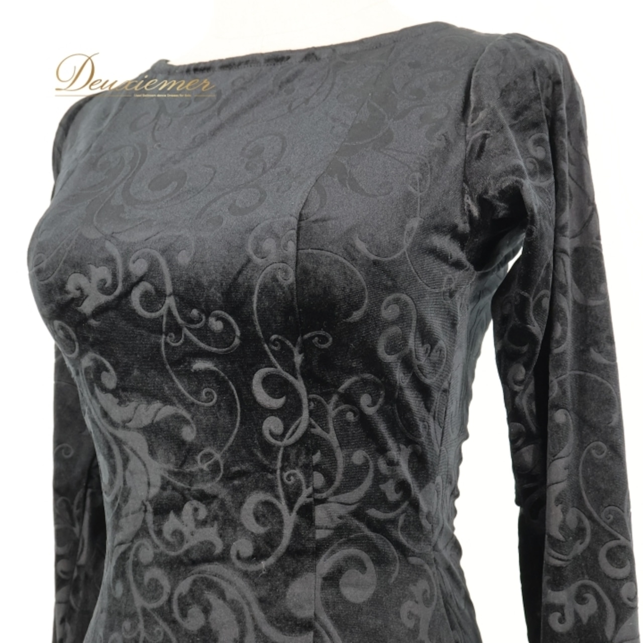 フラメンコ 衣装 ワンピース ドレス ベロア ベルベット 黒 高級感 長袖 フリル レース ダンス パーティ 発表会 上品 踊り スペイン ブラック系 スカート 光沢 エレガント 美しい ステージ衣装 おしゃれ ホール衣装 舞台衣装 派手 重ね着 華やか