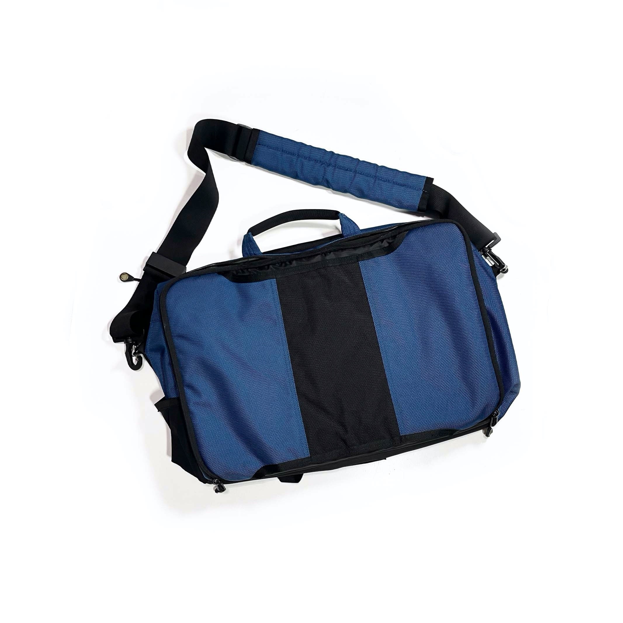 TIMBUK2 multiple pocket messenger bag | early palace