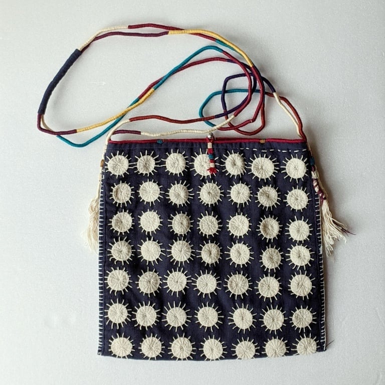 チェンマイ ヤオ族手刺繍ハンドメイドショルダーバッグ 太陽か花か