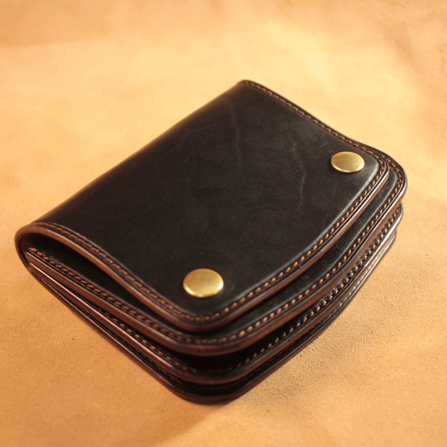 ホースバット　トラッカーウォレット　ミドル　黒　茶心　3層　MARYAM トラッカーウォレット ミドル (Maryam ホースバット/顔料