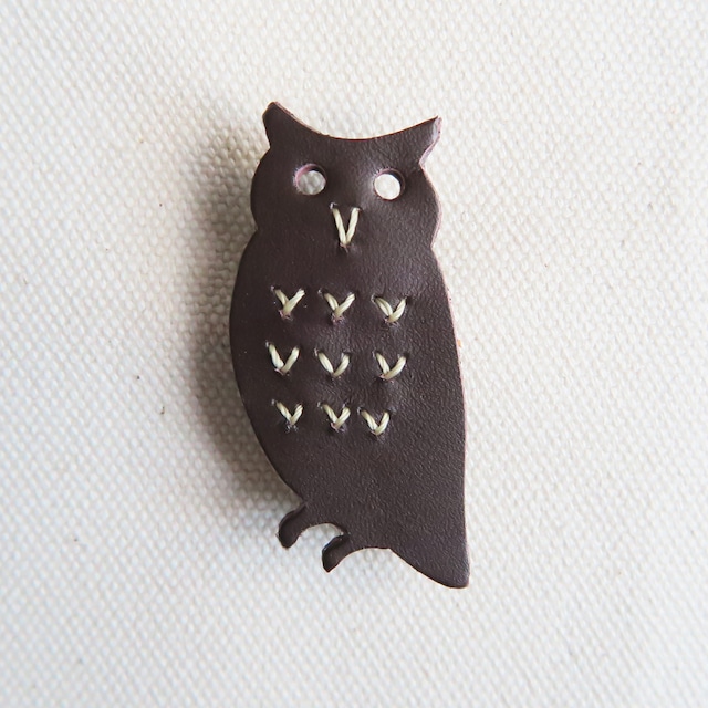 Leather brooch owl D.BROWN