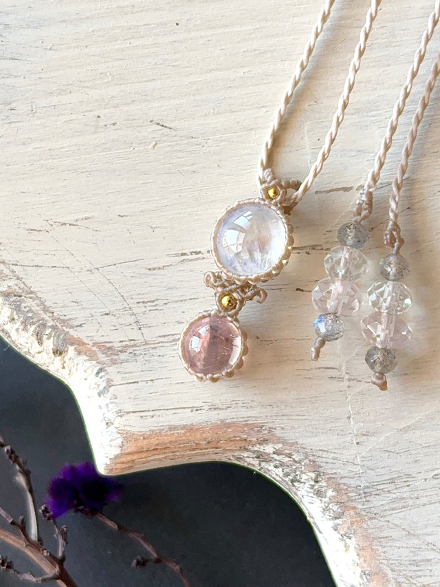 ムーンストーン＆モルガナイト 【2粒ネックレス 露(つゆ)シリーズ】 マクラメネックレス