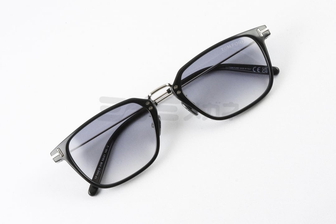 日本限定 TOM FORD サングラス TF1042-D 01B スクエア 日本限定 TOM FORD サングラス TF1042-D 01B スクエア