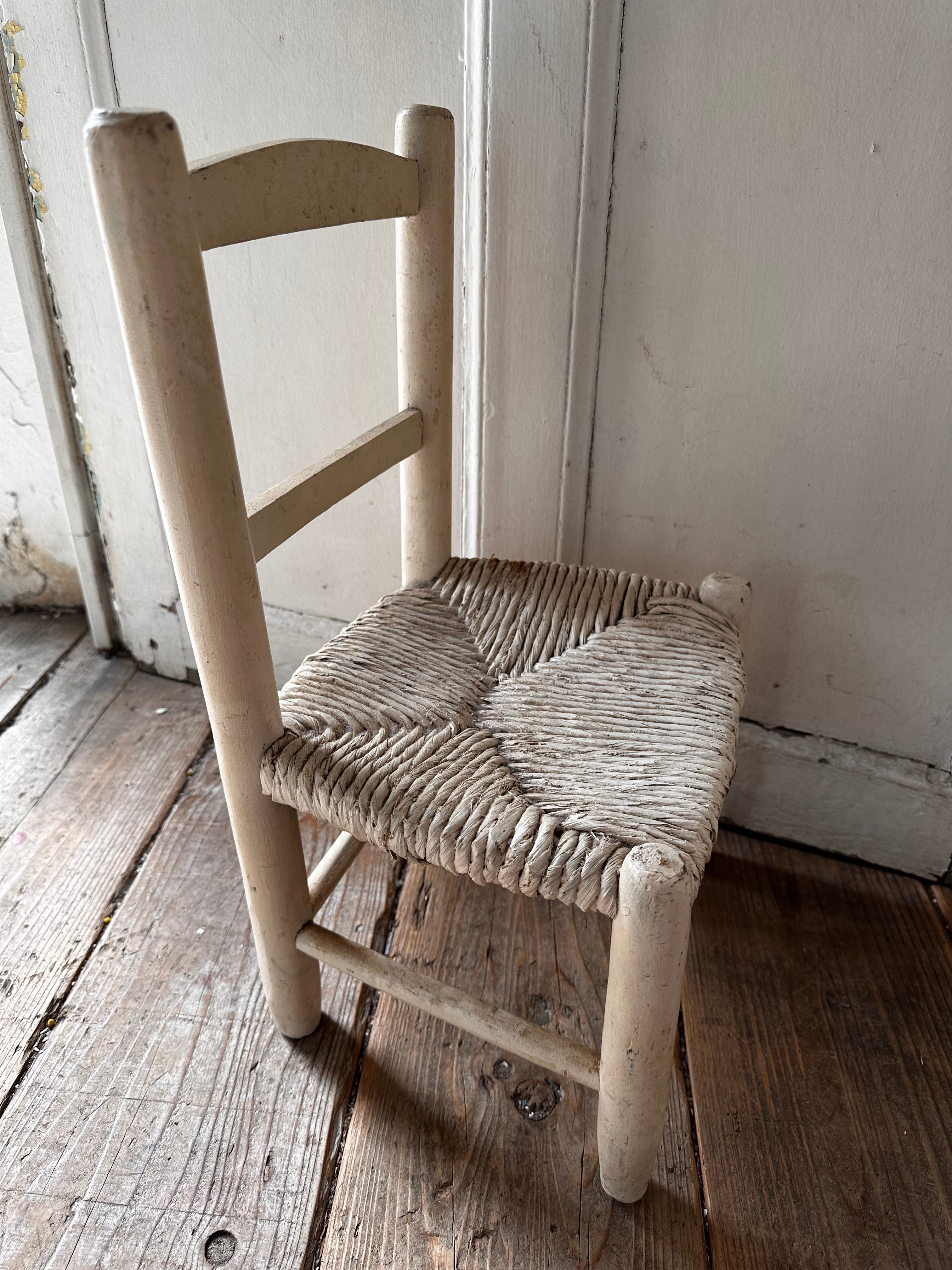 ホワイトペイント木製キッズチェア ラッシュ網 子供椅子 | Brocante de