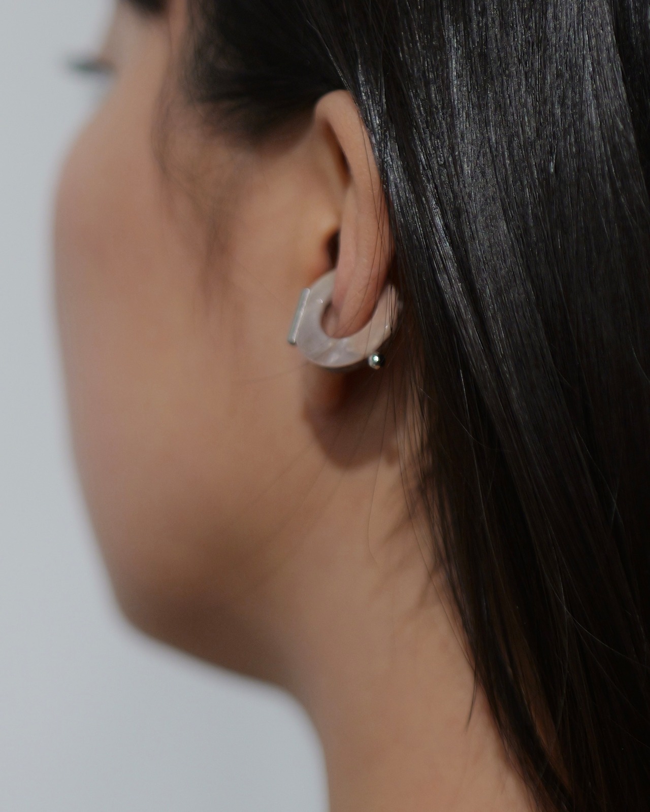 Tema’ Baco - Kaigara “moonC” ：SV｜貝殻ピンクブラウン／2WAYイヤーカフ（Acrylic × Brass）