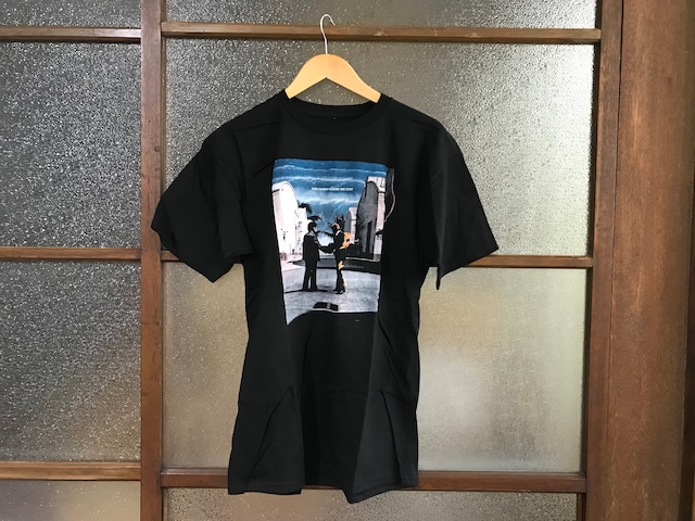 KICKS/HI "YOU KNOW WHERE WE STAY" TEE (BLACK)