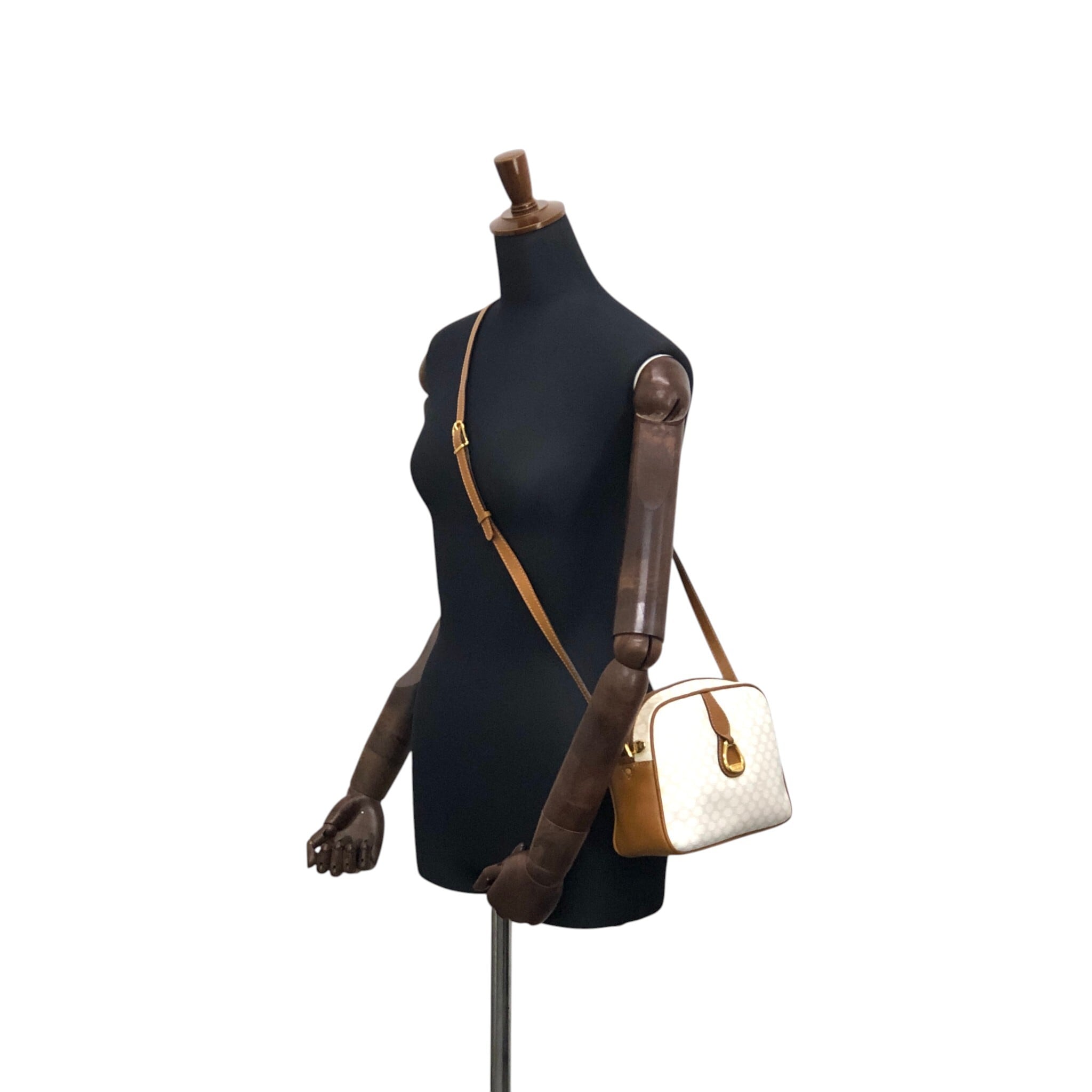CELINE セリーヌ ワンショルダーバッグ レザー オフホワイト ホースビット CELINE セリーヌ マカダム ショルダーバッグ ホワイト ホースビット