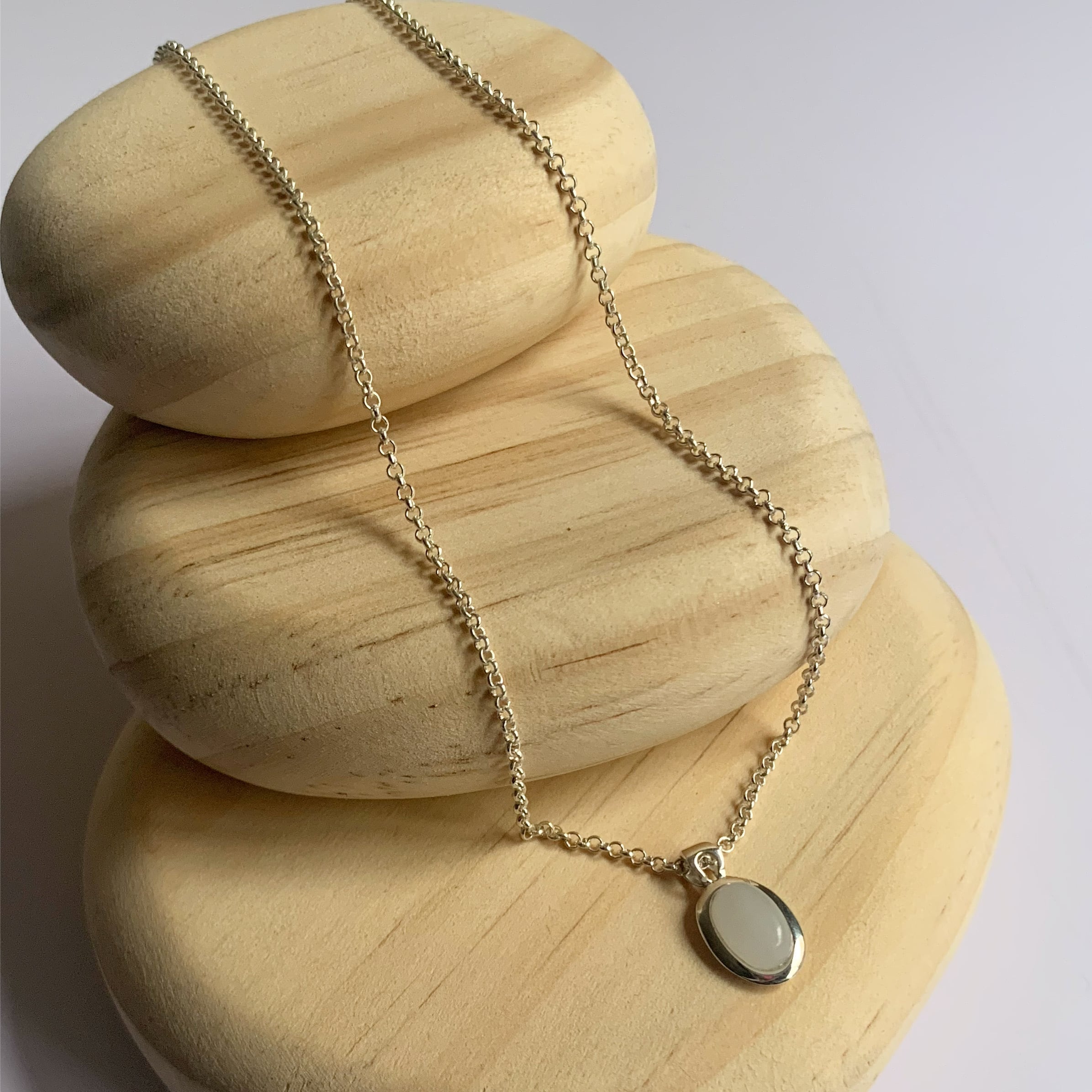SV925whitechalcedonynecklace