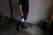 【kagaribi×Re-S】エシカル巾着 エアバッグ生地× 鹿革ジビエレザー藍染め