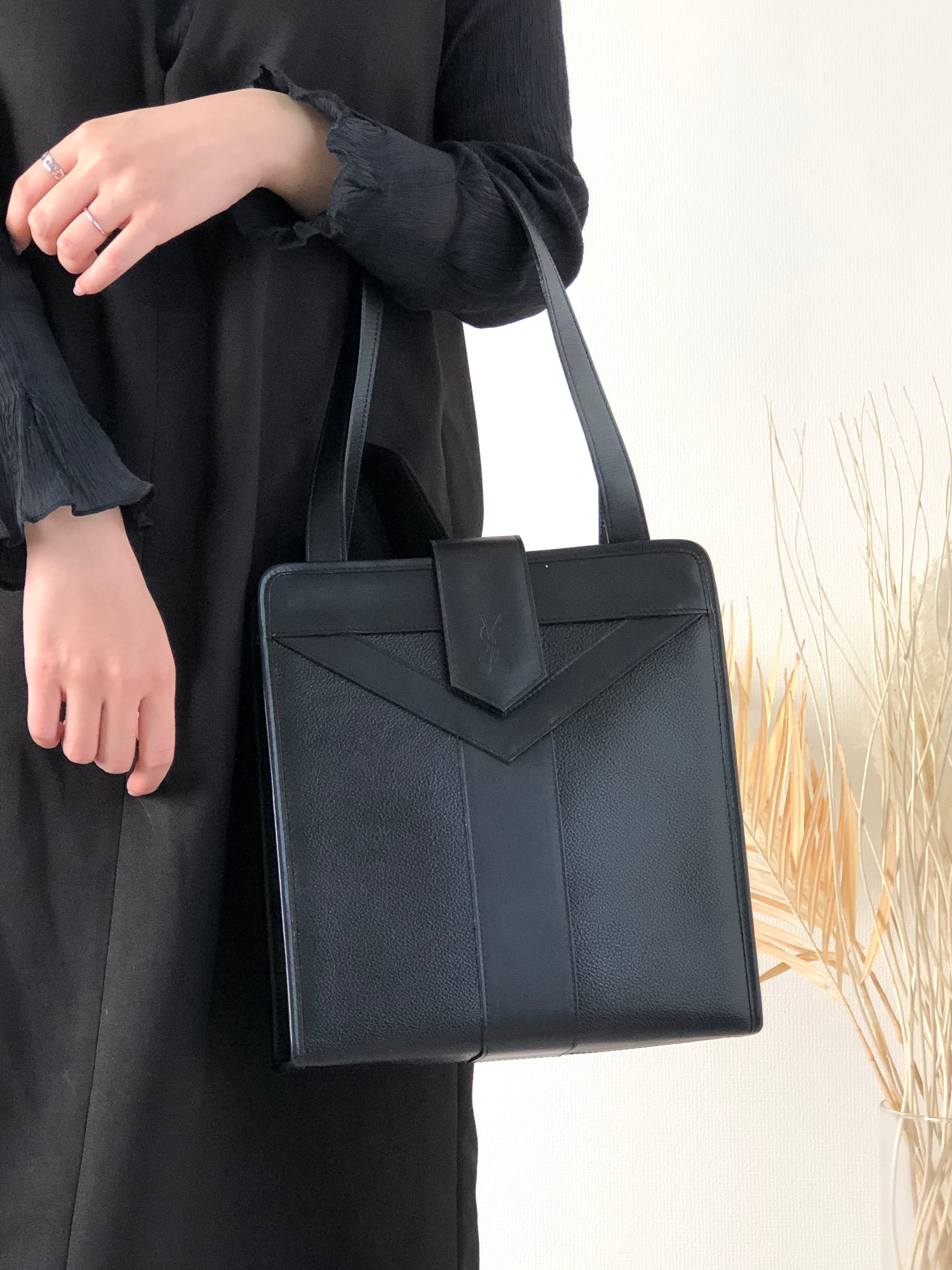YSLショルダーバッグ ブラック Yves Saint Laurent イヴ・サンローラン ショルダーバッグ ブラック