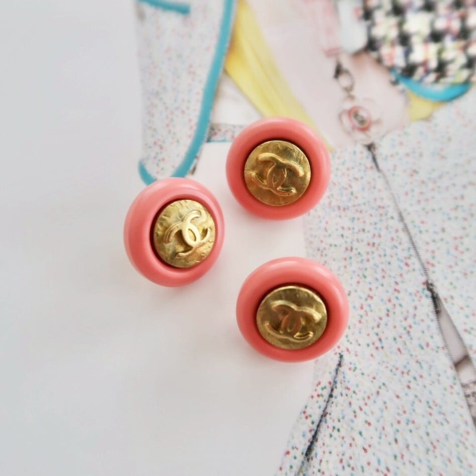 VINTAGE CHANEL BUTTON】ピンクフレーム ゴールドココマークボタン