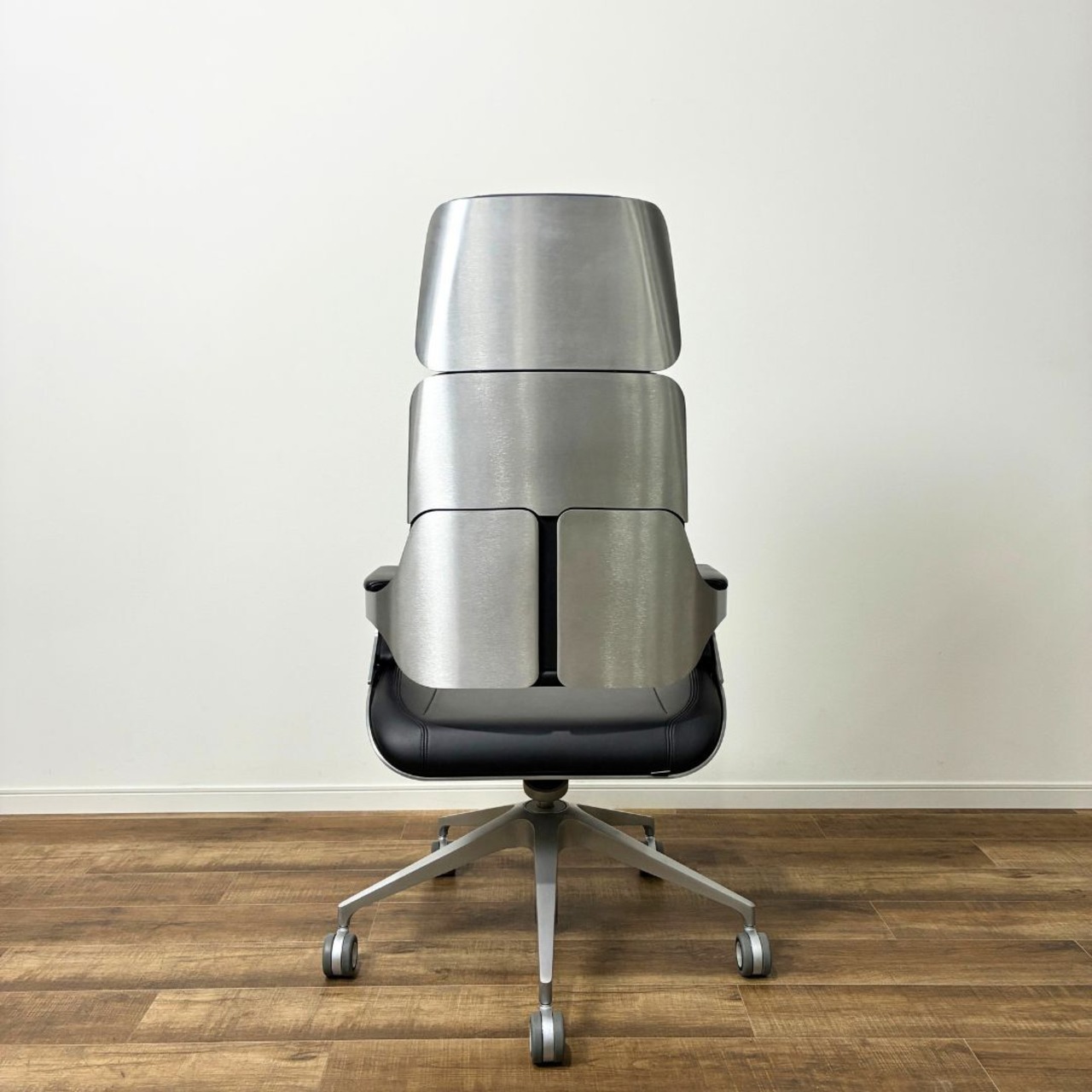 Interstuhl SILVER インタースツール シルバー オフィスチェア デザイナーズ家具 Cassina ixc. 本革 ブラック系【中古】【250サイズ】
