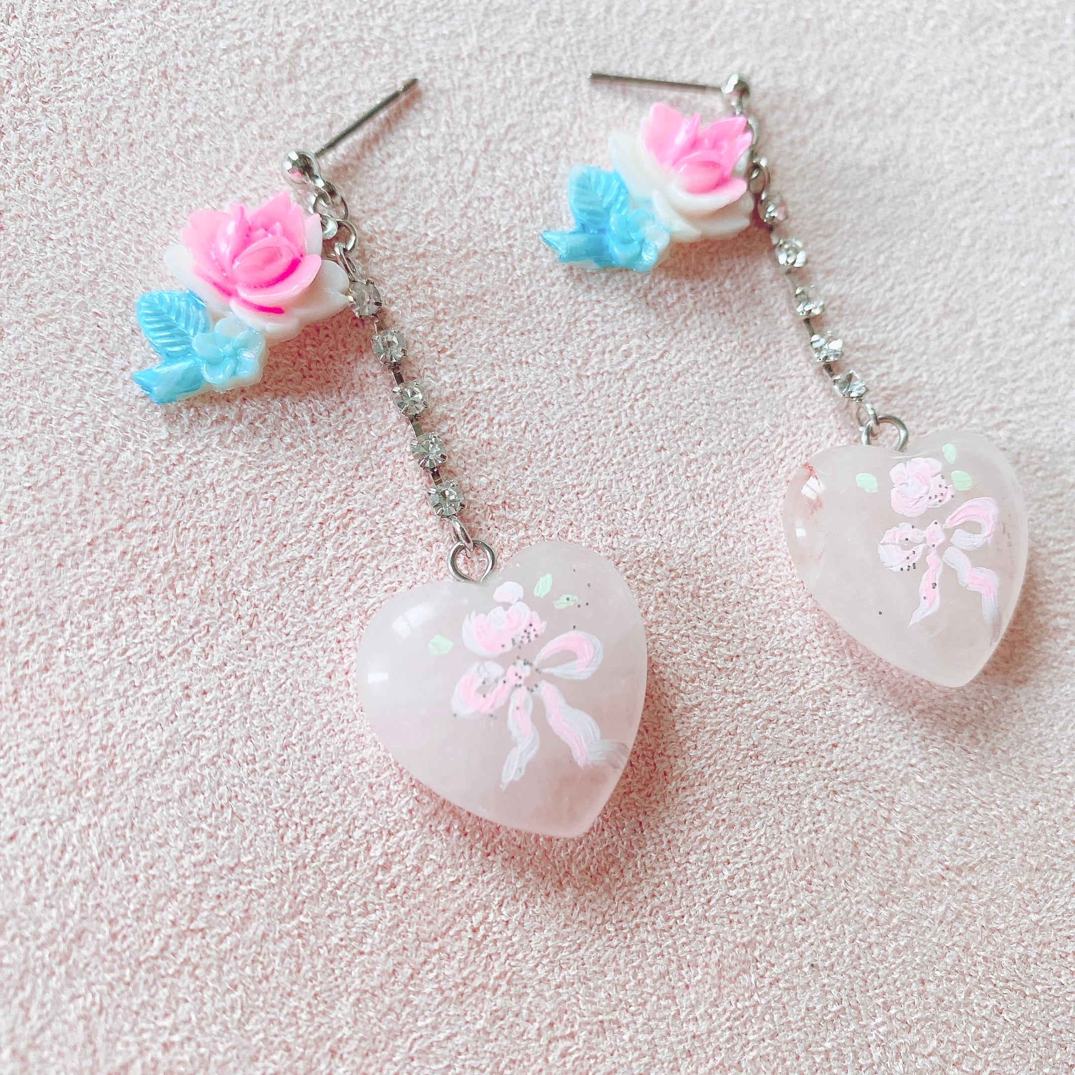 Hand paint x 天然石 ビジュ付き耳飾り