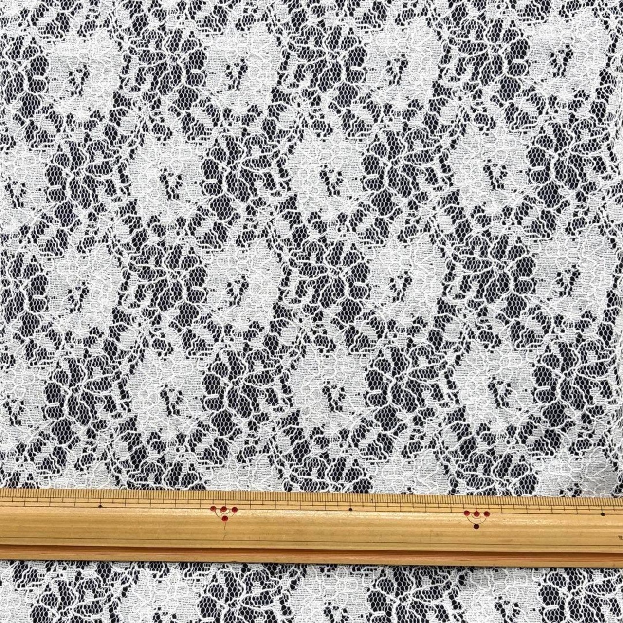 ★NY334◆3m◆綿ポリエステル混コードレース生地◆花柄+柄物