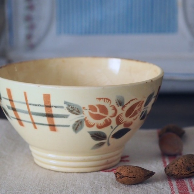 ディゴワン・サルグミンヌ｜薔薇のカフェオレボウル 1900年代前期