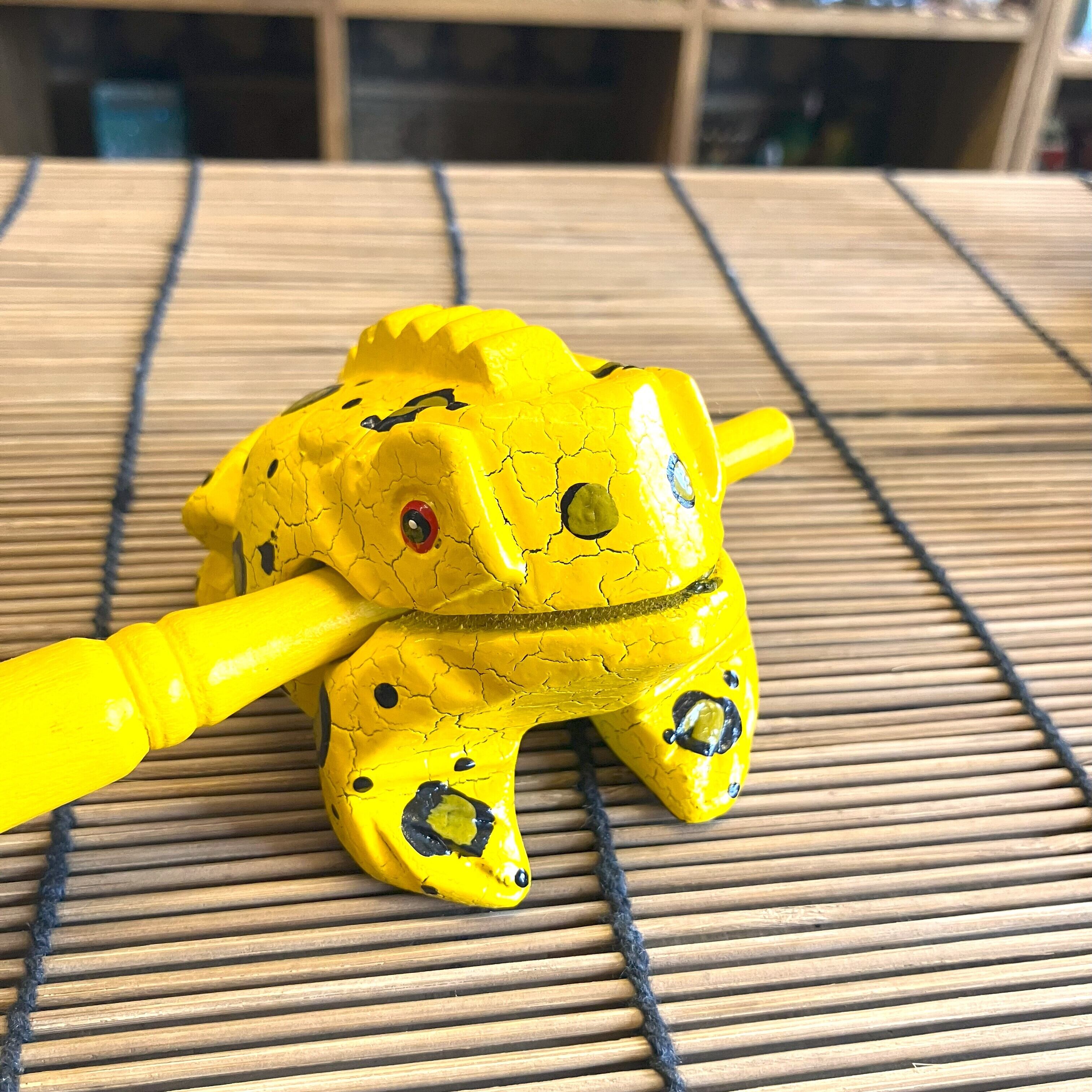 カエル 置物 ギロ 楽器 木製 イエロー タイ製 | ten6duca