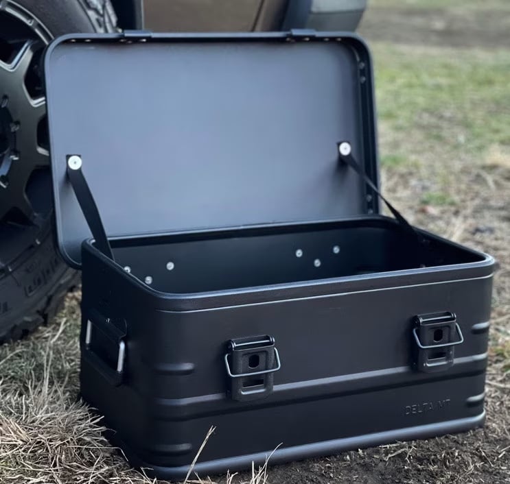 デルタmt コンテナ39ブラック塗装　レッグ付 Extreme X 39 アルミコンテナ SB-E39BK | CAN FEEL